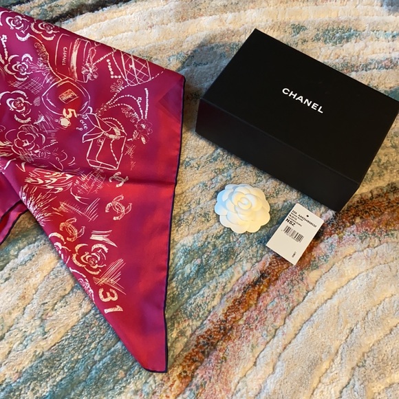 Chanel 100% Silk square scarf - Picture 10 of 16